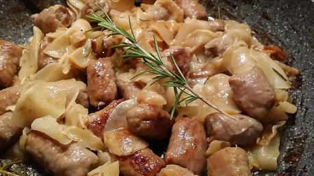 Padellata di salsiccia e rape Padellata di salsiccia e rape