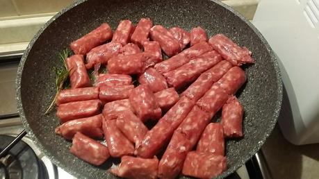 Padellata di salsiccia e rape Padellata di salsiccia e rape