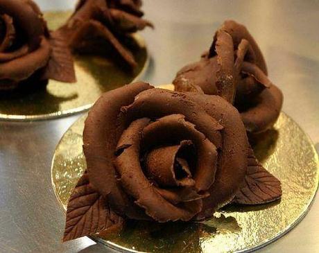 Decorazioni di cioccolato: Foglie,riccioli e tanto altro