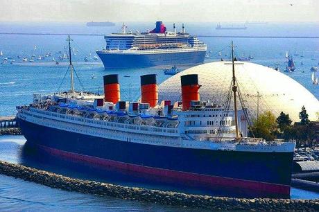 Long Beach: Queen Victoria saluta la RMS Queen Mary