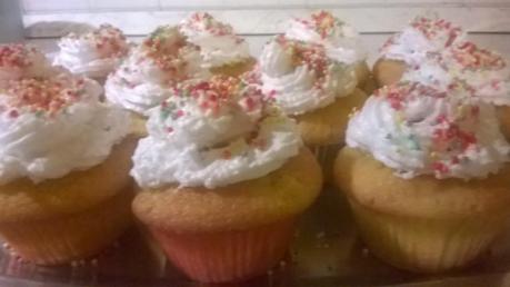 Un'incontro tra mela e mandarino,in un muffin soffice e ricoperto da una meringa all'italiana deliziosa!