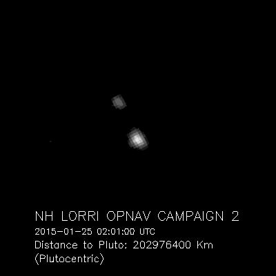 Plutone e Caronte, la maggiore delle cinque lune del pianeta, nell’obiettivo del telescopio Long-Range Reconnaissance Imager (LORRI) montato sulla sonda NASA New Horizons. Crediti: NASA / Johns Hopkins University Applied Physics Laboratory / Southwest Research Institute.