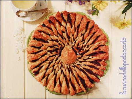 Girasole di pasta sfoglia e crema di nocciole del Piemonte, un fiore per S. Valentino! / Sunflower puff pastry cream and hazelnuts from Piedmont, a flower for Valentines!