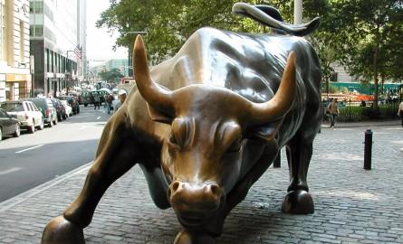Dati macro pessimi, Wall Street vola