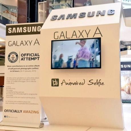 In-24-hours-Samsung-convinced-12803-people-to-take-a-selfie