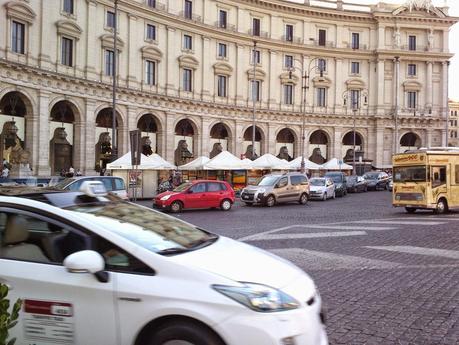 Piazza della Repubblica è una fogna a cielo aperto. Oscar Farinetti ci vuole investire portandoci Eataly. Il Comune lo tiene in sospeso per 2 anni producendo poi osservazioni patetiche