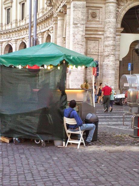 Piazza della Repubblica è una fogna a cielo aperto. Oscar Farinetti ci vuole investire portandoci Eataly. Il Comune lo tiene in sospeso per 2 anni producendo poi osservazioni patetiche