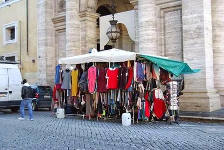 Piazza della Repubblica è una fogna a cielo aperto. Oscar Farinetti ci vuole investire portandoci Eataly. Il Comune lo tiene in sospeso per 2 anni producendo poi osservazioni patetiche