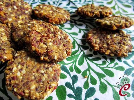 Biscotti di quinoa rossa ai semi: la risposta vincente di una precisa tattica di gioco affinata nel tempo