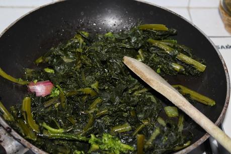 Verdure in padella con briciole di pane: sparacelli (broccoletti)