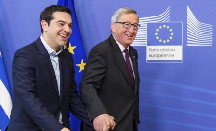 Tsipras alla Ue, lo accoglie Junker completamente ubriaco