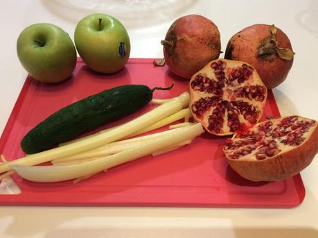 CENTRIFUGATO DI MELE SEDANO CETRIOLO E SUCCO DI MELOGRANO 2015/01/img_2784.jpg