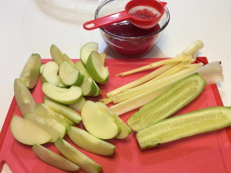 CENTRIFUGATO DI MELE SEDANO CETRIOLO E SUCCO DI MELOGRANO 2015/01/img_2787.jpg