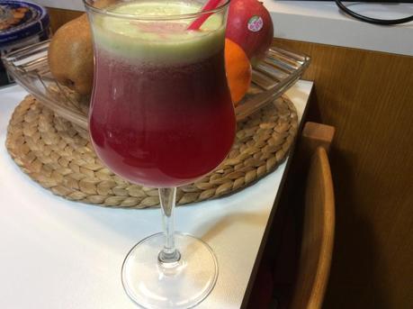 CENTRIFUGATO DI MELE SEDANO CETRIOLO E SUCCO DI MELOGRANO 2015/01/img_2791.jpg