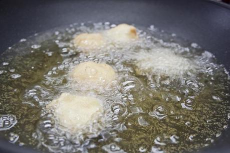 FRITTELLE DI CARNEVALE CON CREMA DIPLOMATICA