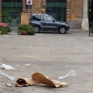 Palermo, 1 dicembre 2014 – Piazza Bologni dopo l’Arca Village, manifestazione Non tutte le munnizze vengono per nuocere