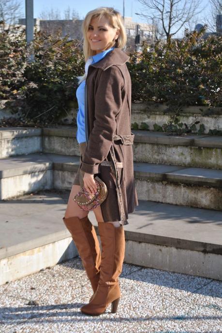 outfit cappotto marrone cappotto in lana cotta come abbinare il marrone stivali marroni outfit shorts outfit shorts inverno outfit camicia azzurra come abbinare gli shorts in inverno abbinamenti camicia abbinamenti marrone come abbinare il marrone borsa lobra pitonata how to wear brown wool brown coat cappotto fattori fashion blogger italiane mariafelicia magno colorblock by felym fattori italia mariafelicia magno fashion blogger blog di moda italiani blogger italiane di moda ragazze bionde orecchini a cuore collana a forma di chiavi borsa lobra lobra bag outfit invernali outfit febbraio 2015 winter outfits fashion bloggers italy girls blondie blonde girls 