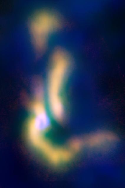La nube di gas B5, ripresa nel fase di formazione stellare: diventerà un sistema multiplo di stelle. Crediti: NRAO/AUI/NSF