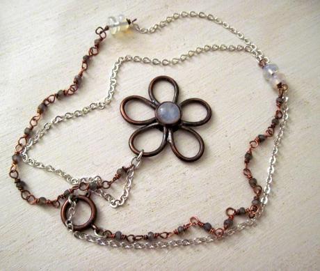 Last minute - collana con ciondolo a fiore