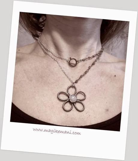 Last minute - collana con ciondolo a fiore