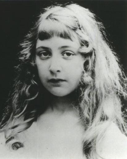 Agatha_Christie_as_a_child_No_1