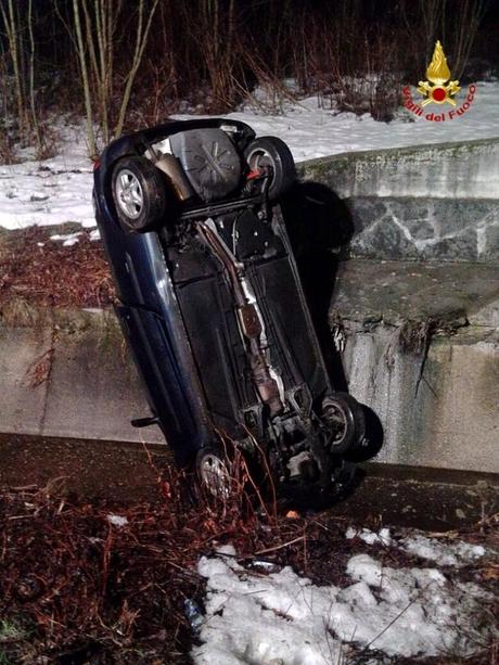 Cugliate Fabiasco: esce fuori strada con l’autovettura che rimane in bilico. Salvo un 36enne Cugliate incidente
