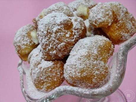 Bignole di Carnevale con crema al limoncello