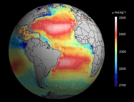Una mappatura completa del grado di alcalinità degli oceani, ottenuta grazie ai dati raccolti dai satelliti nell’orbita terrestre. Crediti: Ifremer / ESA / CNES.