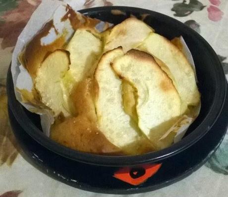 Merenda con la torta di mele senza zucchero