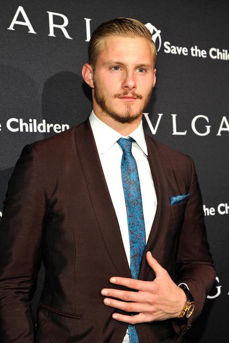 BVLGARI Alexander Ludwig Stars Step Out in Black & Midnight Blue per BVLGARI Pre Oscar Evento