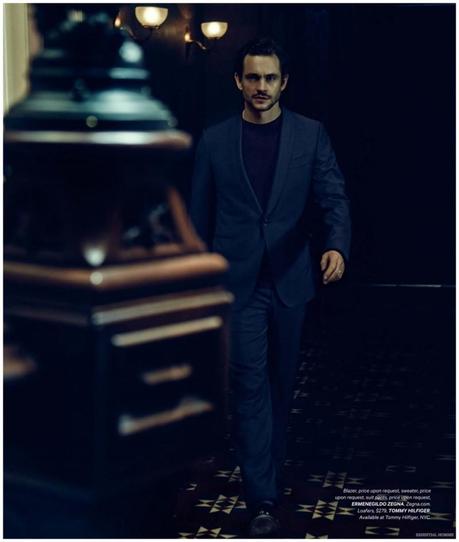 Hugh Dancy Essential Homme febbraio marzo 2015 Foto Copertina Spara 006 800x943 Hugh Dancy Covers Essential Homme Febbraio / Marzo 2015 Issue, Talks paternità