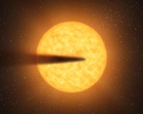 Rappresentazione artistica dell'esopianeta KIC 12557548 b, la cui caratteristica principale è la coda polversa. La stella attorno a cui orbita è KIC 12557548. Crediti: NASA/JPL-Caltech