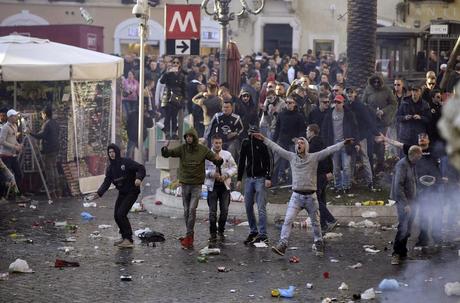 I tifosi del Feyenoord devastano Roma, di chi è la colpa?