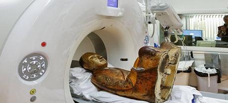 Scoperta una mummia all’interno di una statua che lascia perplessi gli scienziati
