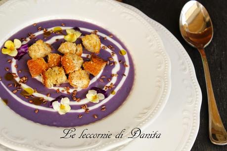 Crema di patate viola croccante con semi di lino