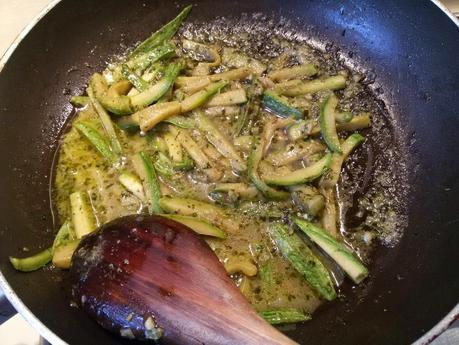 Spaghetti alle zucchine con il pesto