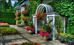 Uno specchio d'acqua all'interno di un giardino all'italiana