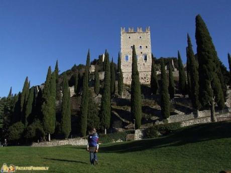 Lago e bimbi: la casa di Babbo Natale a Riva del Garda