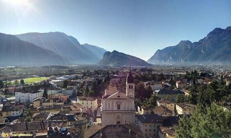 Lago e bimbi: la casa di Babbo Natale a Riva del Garda