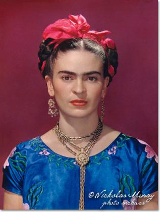Frida con la camicetta di raso blu, New York, 1939