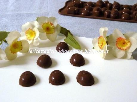 Cioccolatini con Silikomart, ovetti, paperelle e coniglietti Cioccolatini con Silikomart, ovetti, paperelle e coniglietti