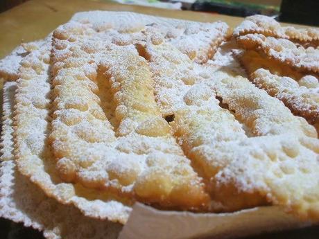 Tagliatelle dolci fritte e fiocchetti: a tutto Carnevale!!!!!