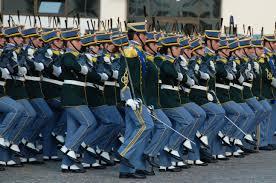 In una bozza di legge delega sul riordino delle Forze di Polizia, la smilitarizzazione della Guardia di Finanza Risultati immagini per guardia di finanza