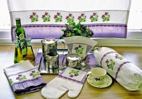 La cucina di primavera profuma di violette