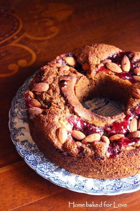 La mia Ciambella Vegana con farina di Grano Saraceno, Confettura di Ciliegie e Mandorle (senza Glutine, senza Lattosio, senza uova)