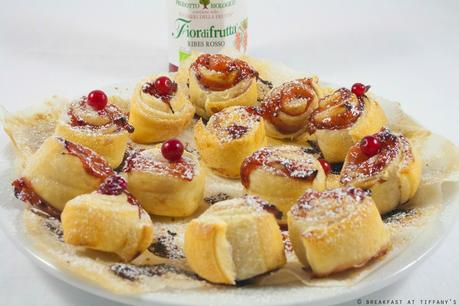 Girelline di pasta sfoglia ai ribes rossi / Puff pastry rolls with red currant jam
