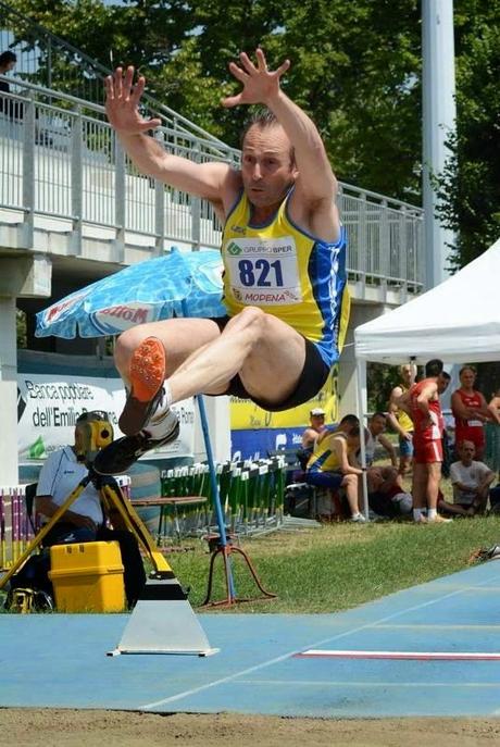 Grande spettacolo ai tricolori master di Ancona, record mondiale di Gianni Becatti nel lungo