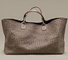 UNA SHOPPER MUST,  LA CABAT DI BOTTEGA VENETA