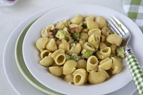 Lumachine con broccolo, pecorino e pancetta affumicata