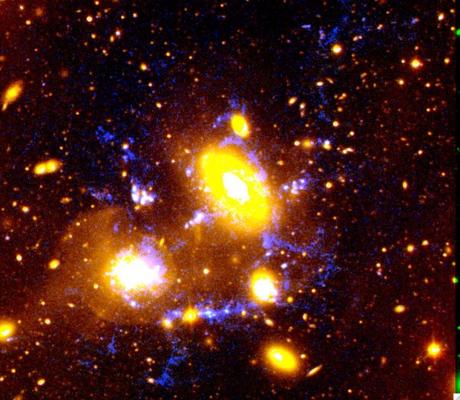 Falsi colori del Gruppo BIG di galassie starburst. Crediti: Cortese et al. 2006